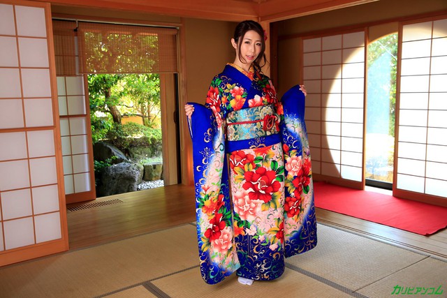 Mãn nhãn với loạt ảnh các nữ thần phim người lớn Nhật Bản trong trang phục truyền thống ngày cuối năm - Ảnh 12.