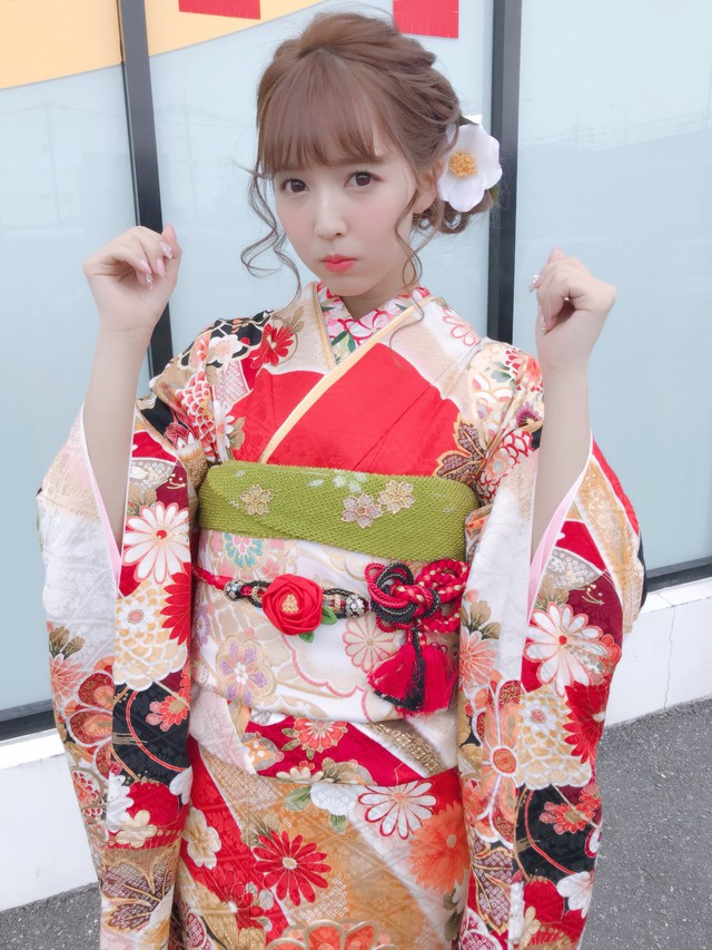 Mãn nhãn với loạt ảnh các nữ thần phim người lớn Nhật Bản trong trang phục truyền thống ngày cuối năm - Ảnh 1.
