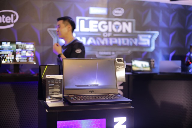 Cận cảnh laptop gaming siêu khủng Legion Y740 mới của Lenovo: Trang bị cả RTX 2080 chiến game bao mượt - Ảnh 1.