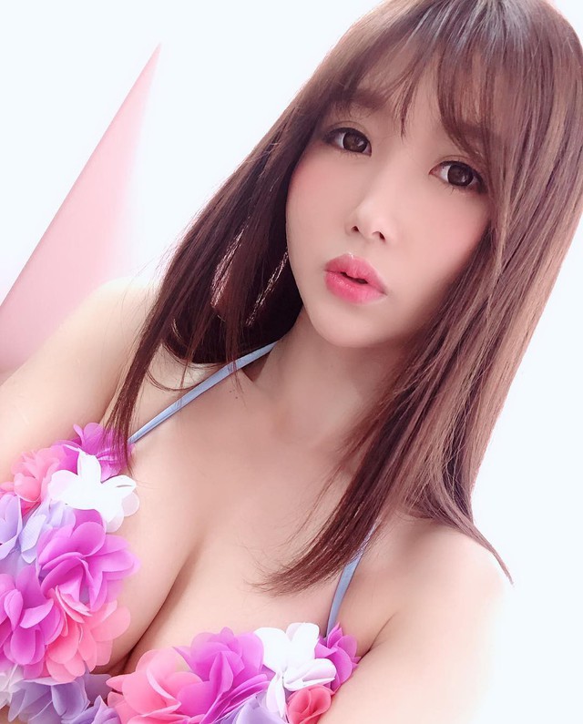 Ngắm loạt ảnh sexy khó cưỡng của mỹ nhân phim người lớn Otsuki Hibiki trong ngày Tình Nhân - Ảnh 2.