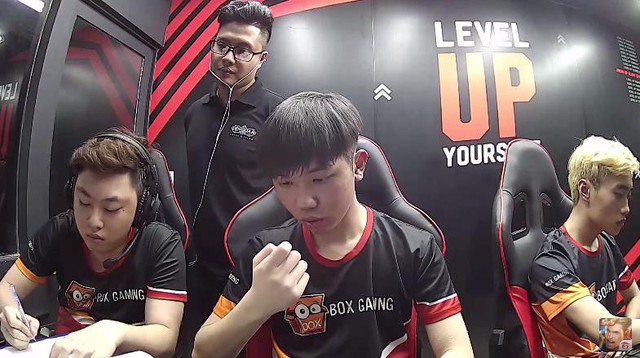 Giải Liên Quân Mobile quốc gia - Vòng 1: Team Flash và Adonis Esports phô diễn đẳng cấp - Ảnh 2.