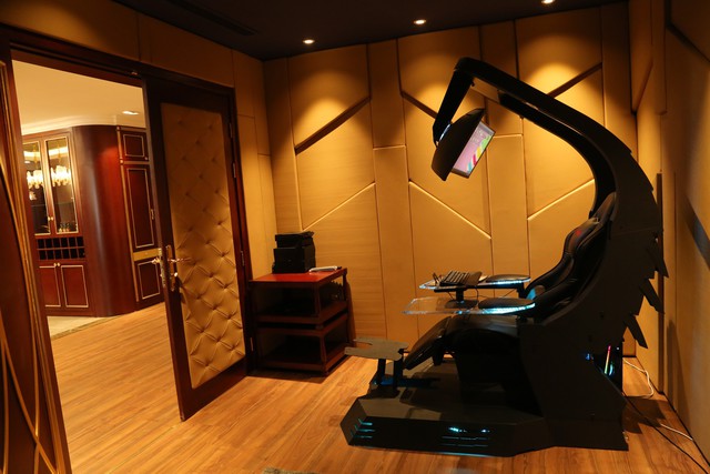 Cận cảnh chiếc ghế gaming trị giá trăm triệu của đại gia Hà Thành, trông như bê ra từ phim viễn tưởng - Ảnh 2.