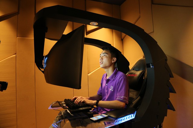 Cận cảnh chiếc ghế gaming trị giá trăm triệu của đại gia Hà Thành, trông như bê ra từ phim viễn tưởng - Ảnh 6.