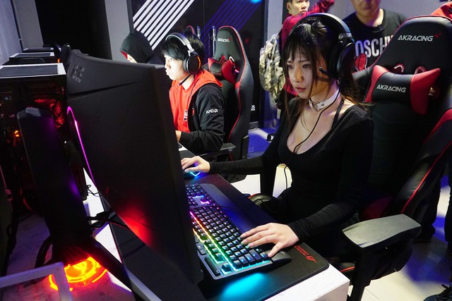 Xuất hiện quán net siêu riêng tư cho game thủ hẹn hò với nhau thoải mái tại Việt Nam - Ảnh 7.