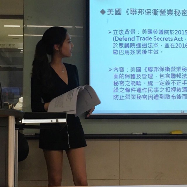 Ngắm nhìn nhan sắc nữ giáo viên Đài Loan khiến khối chàng trai muốn đi học lại lần nữa - Ảnh 12.