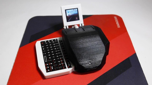 Đây là chuột kiêm máy tính để bàn đầu tiên trên thế giới - Ảnh 1.