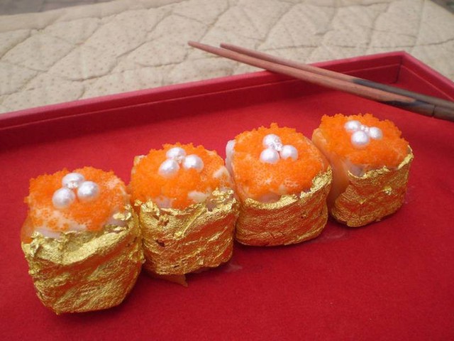 Loạt những món ăn dát vàng lấp lánh sinh ra dành cho hội nhà giàu ăn chơi trong ngày cuối năm - Ảnh 8.