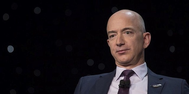 Tỉ phú giàu nhất thế giới Jeff Bezos bị đe dọa công khai ảnh khỏa thân - Ảnh 1.