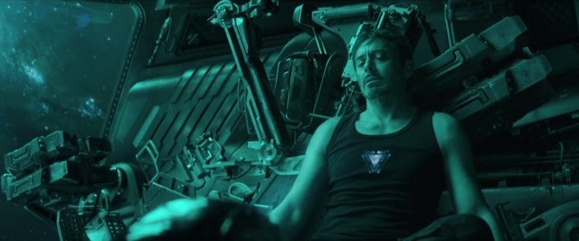 Trailer Avengers: Endgame bớt u ám trở nên sống động khi Deadpool bựa xuất hiện - Ảnh 1.