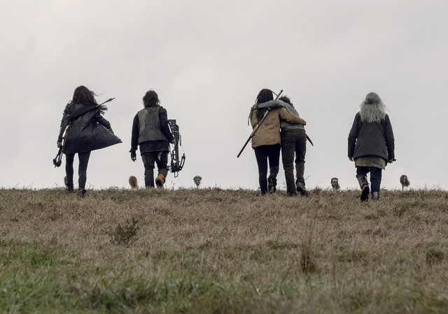 The Walking Dead S9 tập 15: Aplha cắm cọc người thị uy - Cú sốc kinh hoàng cho những người sống sót - Ảnh 1.