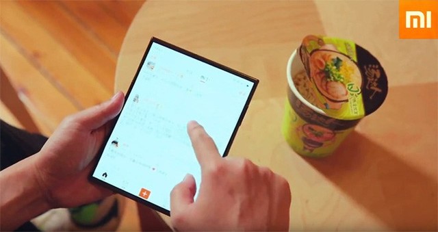 Smartphone màn hình gập của Xiaomi tiếp tục lộ diện trong một video mới, giá dự kiến chỉ 999 USD - Ảnh 1.