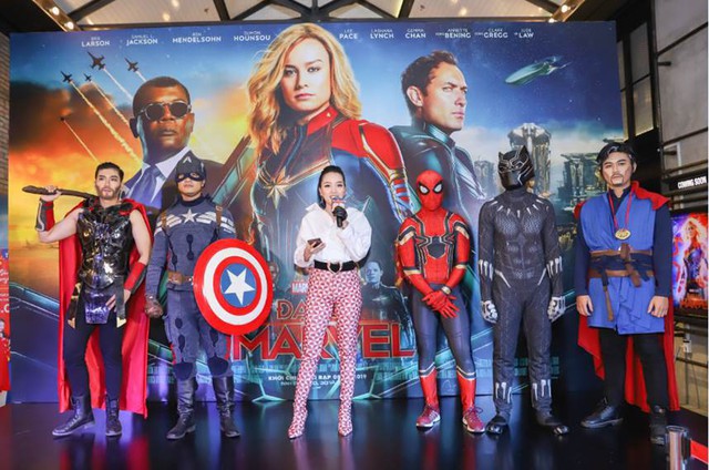 Pewpew cầm rìu Thor, khiên Captain America cùng hàng loạt siêu anh hùng đại náo buổi công chiếu sớm Captain Marvel - Ảnh 5.