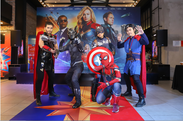 Pewpew cầm rìu Thor, khiên Captain America cùng hàng loạt siêu anh hùng đại náo buổi công chiếu sớm Captain Marvel - Ảnh 9.