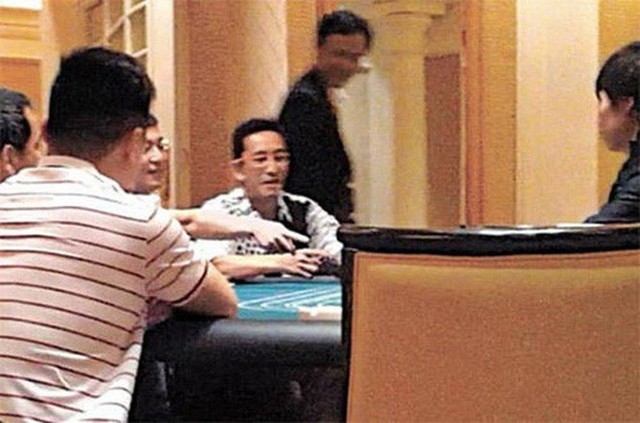 Trương Vô Kỵ thành công nhất trong lịch sử: Tan nát sự nghiệp vì cờ bạc, qua đêm với gái mại dâm - Ảnh 6.