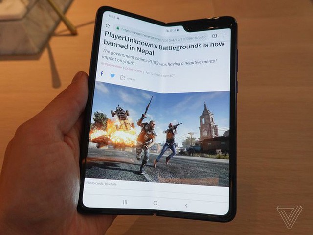 Trên tay Samsung Galaxy Fold: cầm nắm sướng tay, tiếng mở ra đóng vào nghe sướng tai và phần mềm thì tốt đáng ngạc nhiên - Ảnh 25.