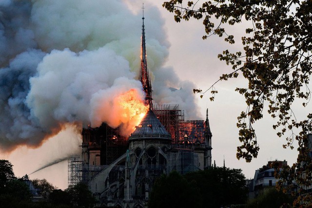 Vụ cháy Nhà thờ Đức Bà Paris có thể được tiên đoán hơn 400 năm trước  - Ảnh 2.
