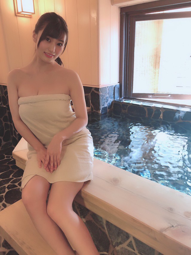 Thiên thần Shoko Takahashi gửi lời cảm ơn, khoe ảnh đi chơi suối nước nóng cùng 40 fan hâm mộ - Ảnh 1.