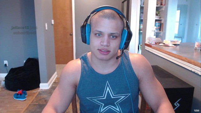 Tyler1 làm lác mắt người xem khi thể hiện khả năng chơi LMHT bằng chân - Ảnh 1.