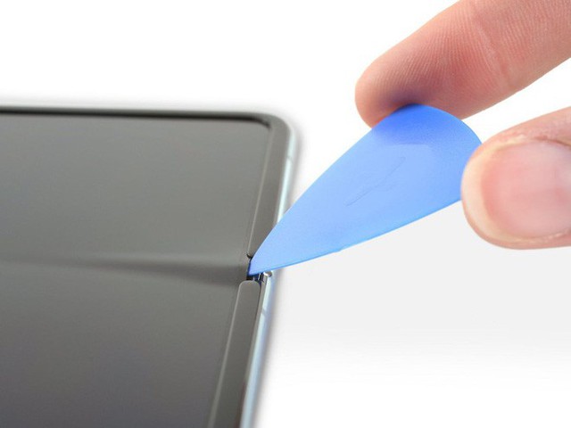 Mổ xẻ Galaxy Fold, iFixit phát hiện một lỗi thiết kế nghiêm trọng gây ra việc đột tử - Ảnh 4.