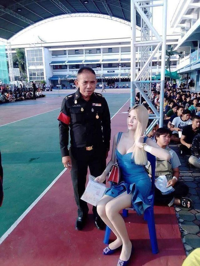 Loạt thiên thần chuyển giới Thái Lan lo lắng khi khám nghĩa vụ quân sự - Ảnh 7.