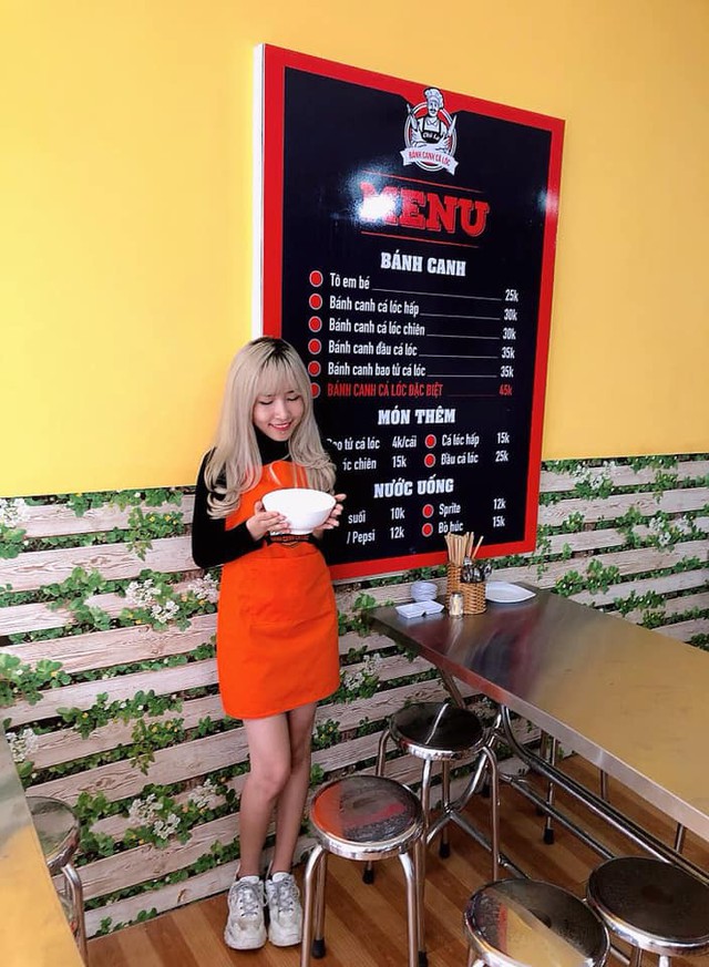 Tiếp bước đàn anh, quán ăn Bánh Canh của nữ streamer xinh đẹp Uyên Pu đã chính thức mở cửa - Ảnh 4.