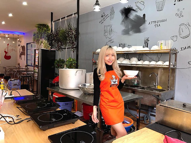 Tiếp bước đàn anh, quán ăn Bánh Canh của nữ streamer xinh đẹp Uyên Pu đã chính thức mở cửa - Ảnh 3.