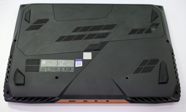 Asus ROG G703GX - Laptop gaming quái vật với CPU i9, RTX 2080 không những chơi game mượt mà còn giúp game thủ tăng cường sức khỏe - Ảnh 9.