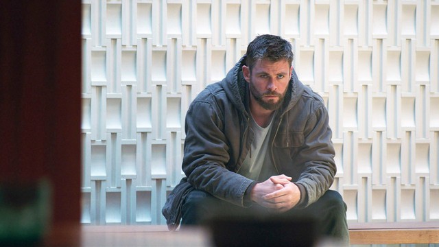 Lẽ ra Thor đã đánh nhau ra trò với chình mình ở quá khứ trong Avengers: Endgame nếu đạo diễn không đổi ý phút chót - Ảnh 1.