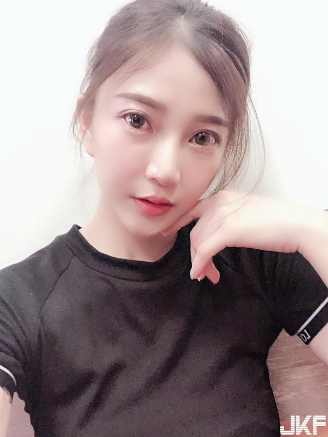 Hotgirl bán mỳ xuất hiện, xinh đẹp nghiêng nước nghiêng thành làm người người xao xuyến - Ảnh 6.