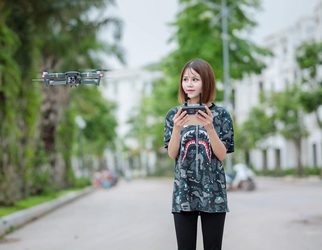 Cô gái hay xuất hiện trong các vlog của Bà Tân bị “ném đá” vì make-up quá đậm, là ai? - Ảnh 9.