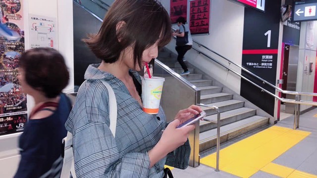Trào lưu mới siêu bổ mắt của các hot girl Nhật Bản: Thử thách uống trà sữa bằng ngực khủng - Ảnh 5.