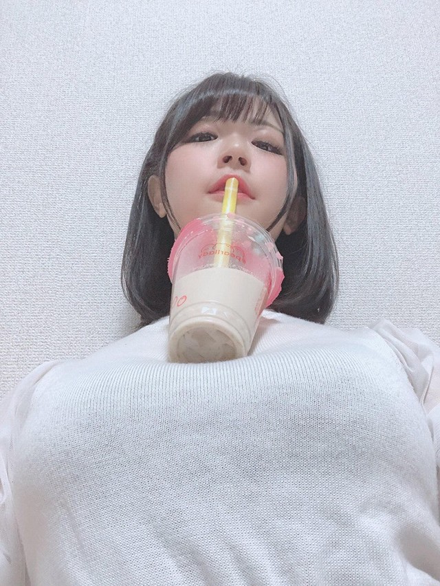 Trào lưu mới siêu bổ mắt của các hot girl Nhật Bản: Thử thách uống trà sữa bằng ngực khủng - Ảnh 9.