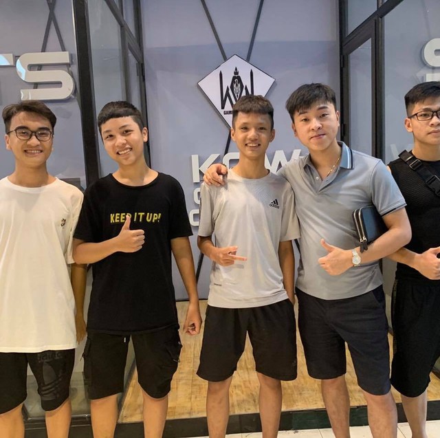 Không chịu thua kém game thủ Hà Nội, anh em Thanh Hóa khiến KOW Gaming Center quá tải ngay trong dịp khai trương - Ảnh 6.