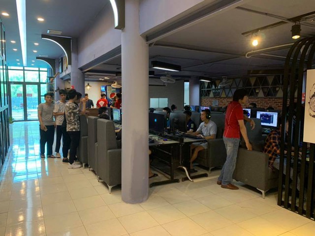 Không chịu thua kém game thủ Hà Nội, anh em Thanh Hóa khiến KOW Gaming Center quá tải ngay trong dịp khai trương - Ảnh 7.
