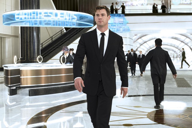 Chris Hemsworth tái ngộ fan điện ảnh trong phần phim mới nhất series Men in Black: International - Ảnh 8.