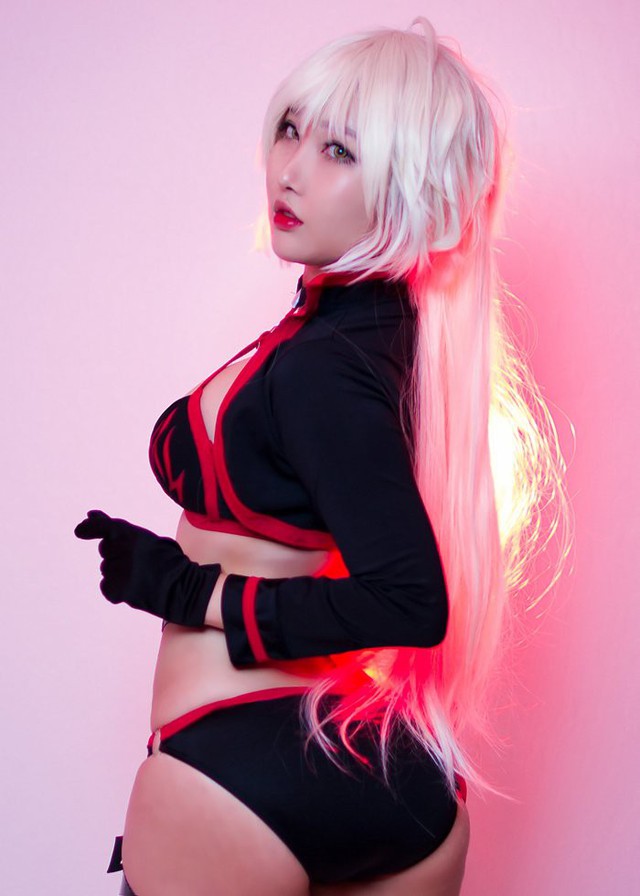 Ngắm bộ ảnh tan chảy cả mùa hè của nữ cosplayer ngực khủng RinnieRiot  - Ảnh 30.