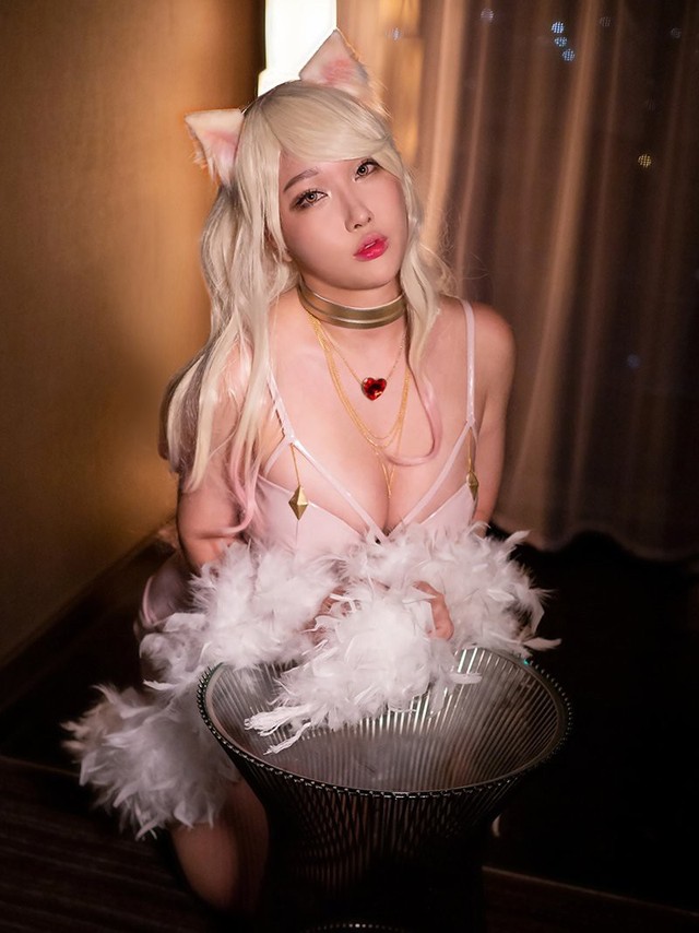 Ngắm bộ ảnh tan chảy cả mùa hè của nữ cosplayer ngực khủng RinnieRiot  - Ảnh 45.