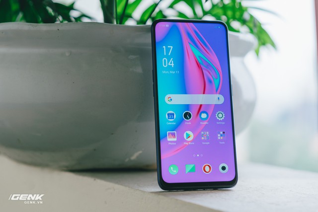 Loạt smartphone màn hình không khiếm khuyết lý tưởng với game thủ nửa đầu 2019 - Ảnh 2.