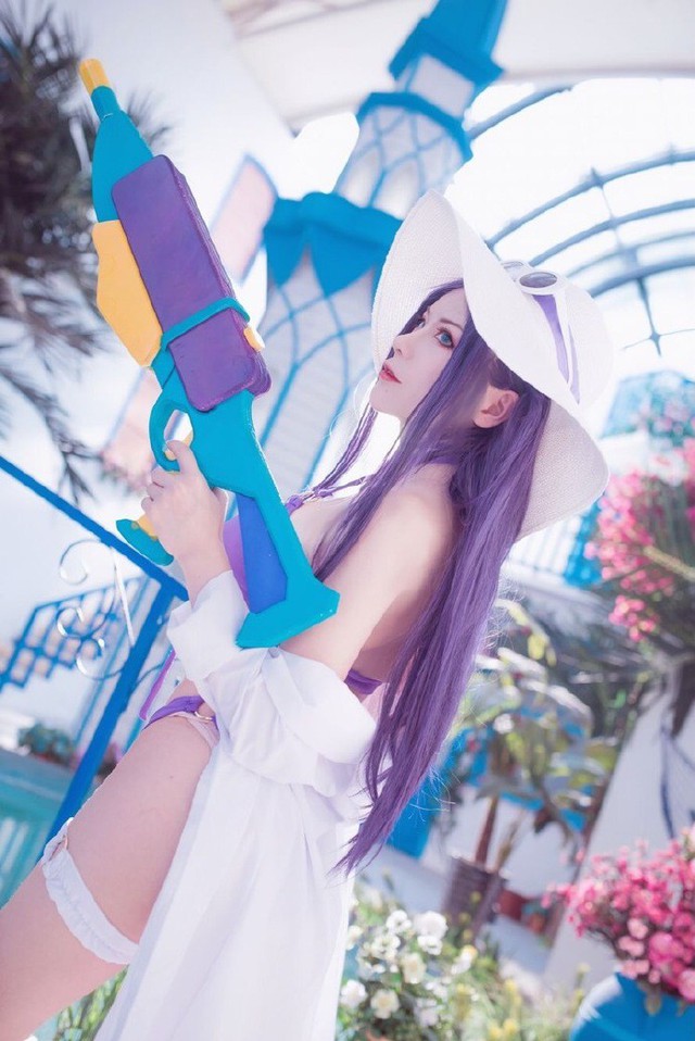 LMHT: Bỏng mắt với màn cosplay Xayah và Caitlyn tiệc bể bơi của mĩ nữ Trung Quốc - Ảnh 10.