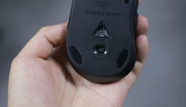 Trên tay Asus ROG Strix Carry - Chuột gaming nhỏ bé gọn nhẹ mang đi đâu cũng không sợ vướng - Ảnh 9.