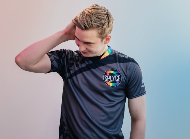 LMHT: Splyce là team đầu tiên công khai ủng hộ LGBT khi cho ra mắt mẫu áo đấu Cầu vồng lục sắc - Ảnh 2.