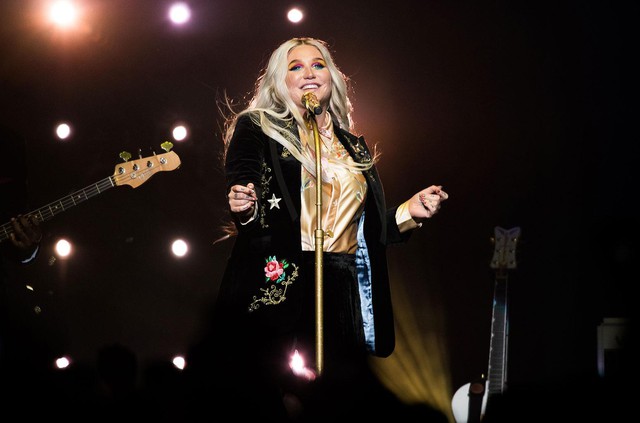 Kesha tung Lyric Video cho Best Day, nhạc phim Angry Birds 2 - Khuấy động mùa hè với những giai điệu sôi động và tích cực - Ảnh 2.