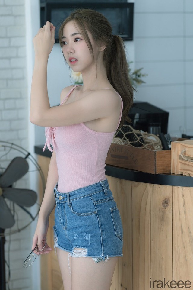 Hút hồn với nụ cười tỏa nắng và vòng một căng tràn của nàng hot girl xinh đẹp - Ảnh 2.