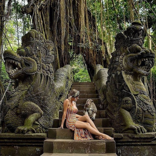 Dùng nước thiêng ở ngôi đền nổi tiếng Bali để… rửa mông, cặp người mẫu nhận chỉ trích gay gắt từ cộng đồng mạng - Ảnh 8.