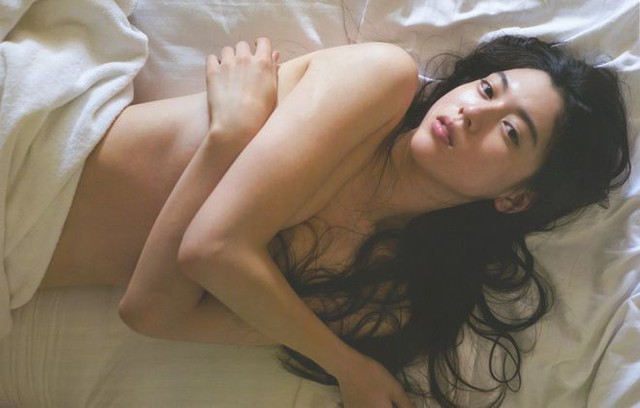 Chán làm ngọc nữ, hot girl Lưu Diệc Phi của Nhật Bản lột xác gợi cảm, chụp ảnh bìa tạp chí Playboy - Ảnh 7.