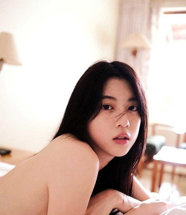 Chán làm ngọc nữ, hot girl Lưu Diệc Phi của Nhật Bản lột xác gợi cảm, chụp ảnh bìa tạp chí Playboy - Ảnh 12.