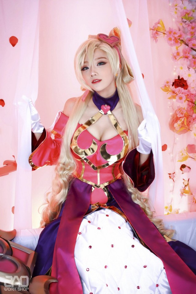 LMHT: Không thể rời mắt khỏi cosplay Quái Vật Ba Đầu Sona Tiểu Tình Nhân vô cùng quyến rũ - Ảnh 10.