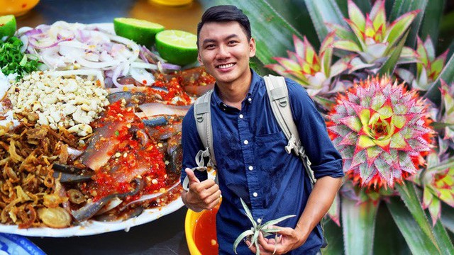 5 kênh du lịch - ẩm thực hot nhất miền Tây: Khoai Lang Thang sắp đạt nút vàng, một YouTuber trẻ tuổi khác đã làm được điều đó từ lâu - Ảnh 13.