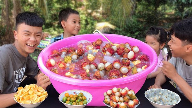 5 kênh du lịch - ẩm thực hot nhất miền Tây: Khoai Lang Thang sắp đạt nút vàng, một YouTuber trẻ tuổi khác đã làm được điều đó từ lâu - Ảnh 24.