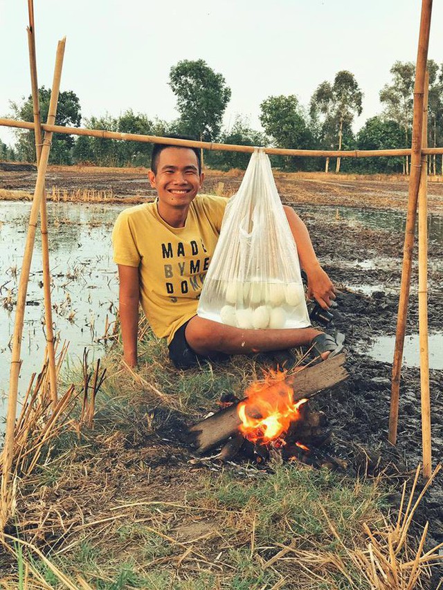 5 kênh du lịch - ẩm thực hot nhất miền Tây: Khoai Lang Thang sắp đạt nút vàng, một YouTuber trẻ tuổi khác đã làm được điều đó từ lâu - Ảnh 39.